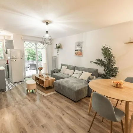 Cosy With Terrace Near Bordeaux