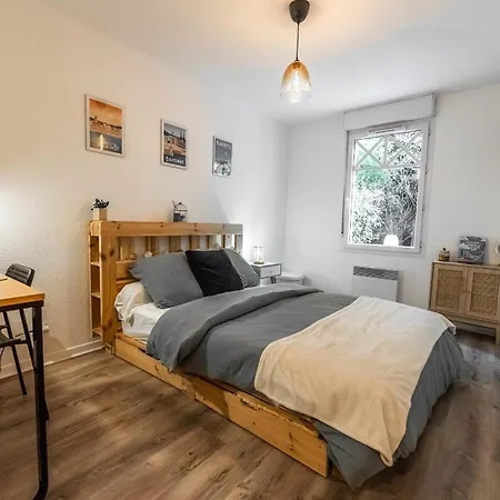 Апартаменти Cosy With Terrace Near Bordeaux Мериньяк