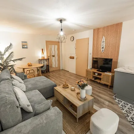 Апартаменти Cosy With Terrace Near Bordeaux *